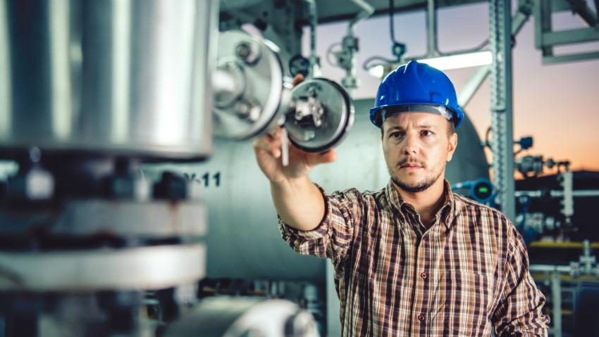 Maschinenreinigung in der Industrie – Anlagenreinigung erklärt