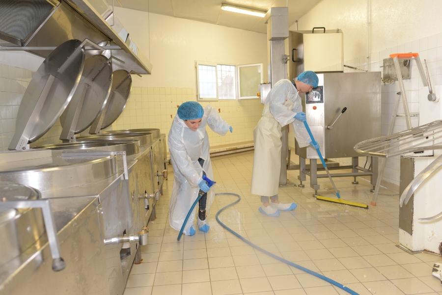 Reinigungs- und Desinfektionsplaene fuer verschiedene Bereiche des Unternehmens