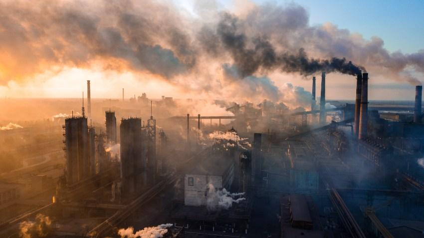 Fabriken, Umweltverschmutzung, Qualm - CO2-Ausstoß in der Industrie