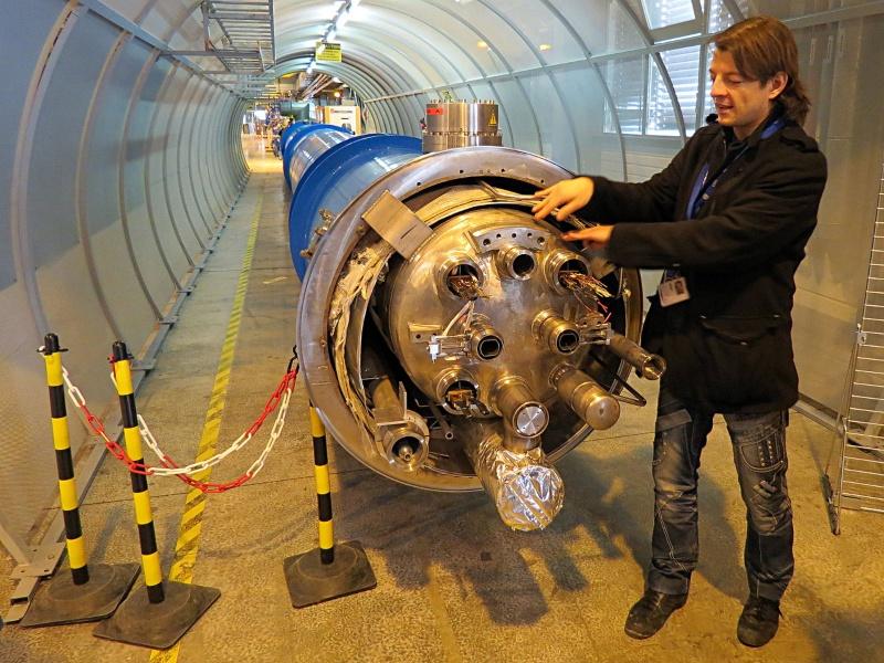 CERN Teilchenbeschleuniger - Verfahren der Oberflächenanalyse