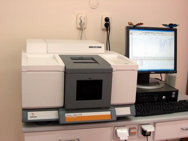 FT-IR (Infrarot) Spektrometer 