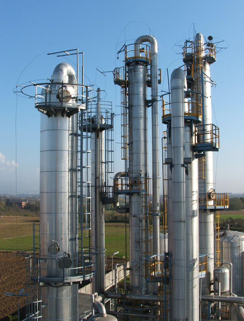 Typische industrielle fraktionierte Destillationskolonnen - Solvent Recycling