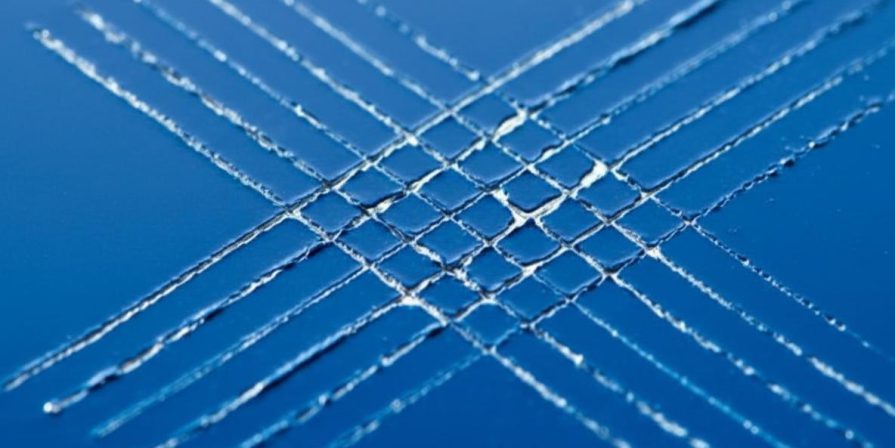 Lackhaftung mit Gitterschnittprüfung bewerten