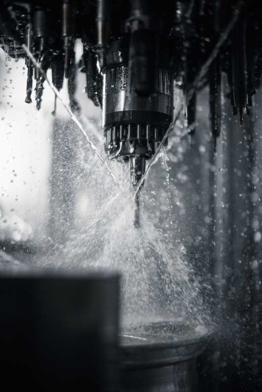 Nahaufnahme Bearbeitungszentrum CNC Fräse