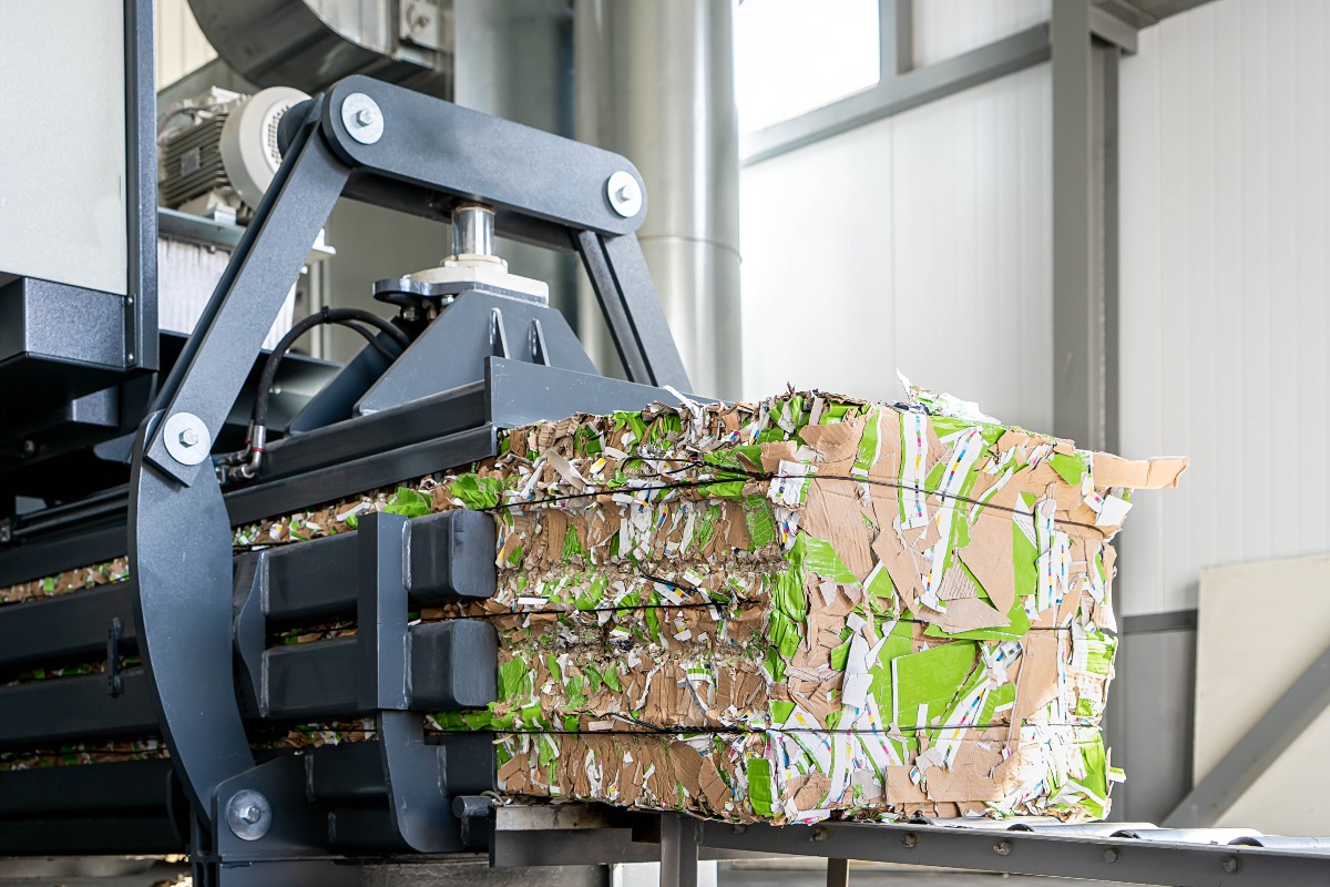 Stoffliche Verwertung: Abfall wird zu neuen Materialien wie Granulat oder Recyclat verarbeitet Papier-Recycling - Stoffliche Verwertung