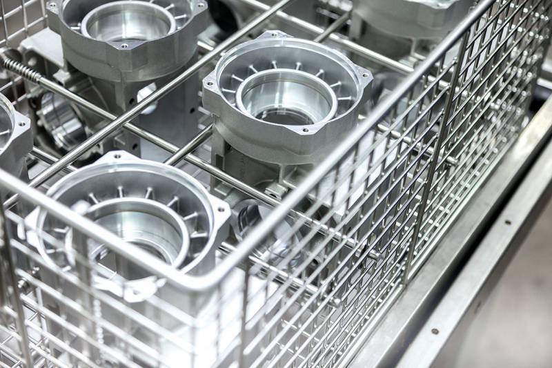 Industrielle Teilereinigung, wasserbasierend – HAKUPUR