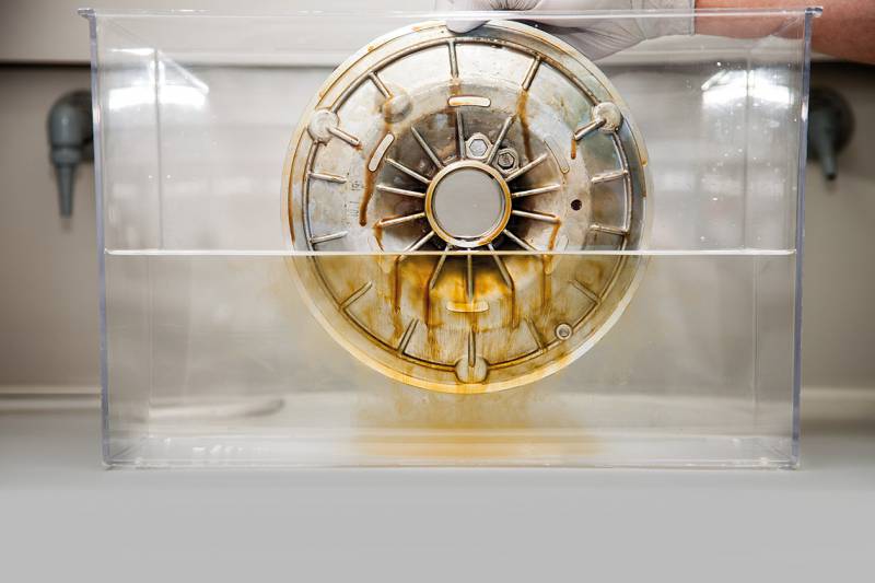 MC_CLE_SolventCleaner_8662_RGBaiINAZRbi5xzv_800x800 (1)