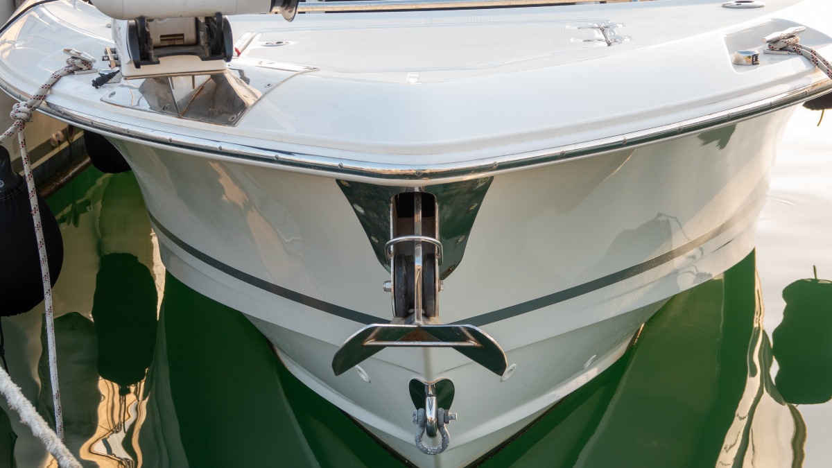 AlMg-Legierungen sind korrosionsbeständig und daher ideal für Bootsrümpfe im Seewasser Boot-Bug
