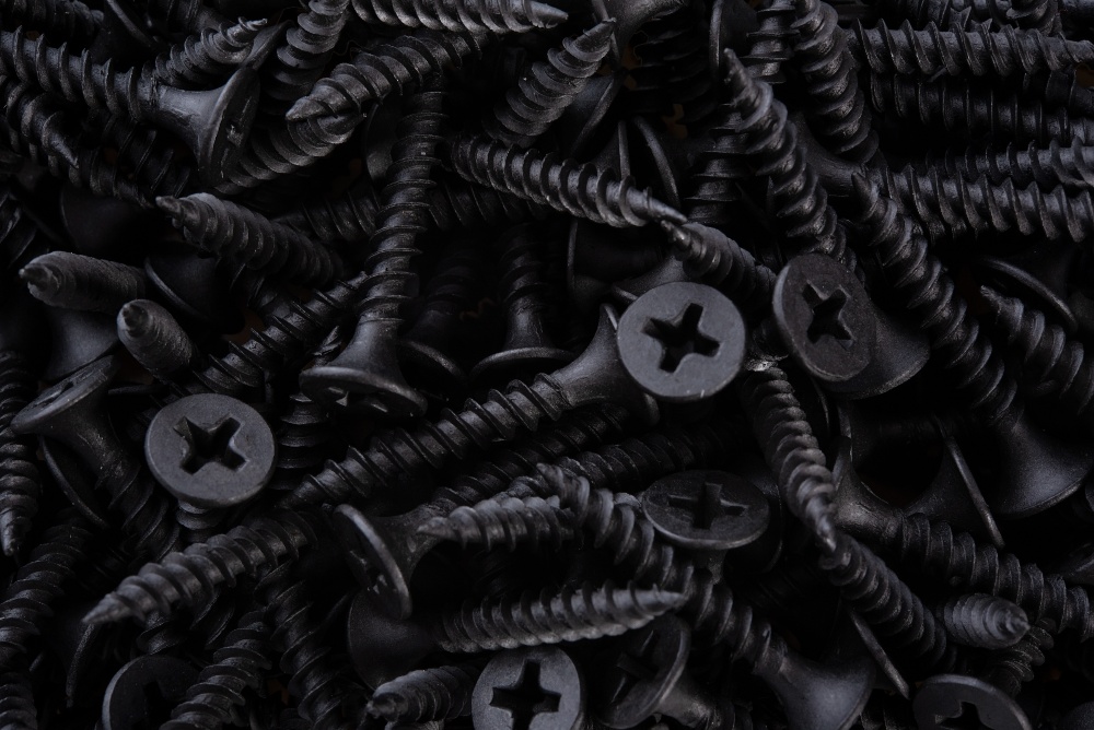 manganphosphatierte Schrauben